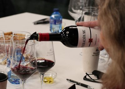 Cata entre Barricas en el elegante Salón de Cristal de Bodegas Marqués de Cáceres