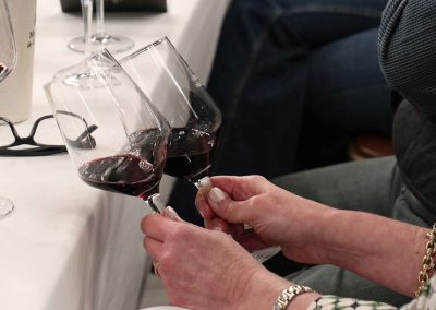 Cata entre Barricas en el elegante Salón de Cristal de Bodegas Marqués de Cáceres