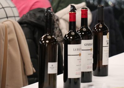 Cata entre Barricas en el elegante Salón de Cristal de Bodegas Marqués de Cáceres